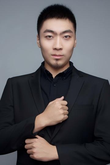 刘皓老师照片
