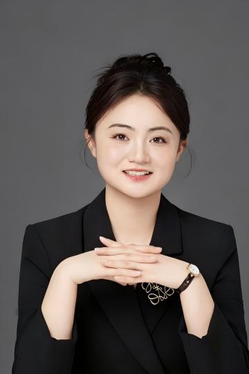 庞传玥老师照片