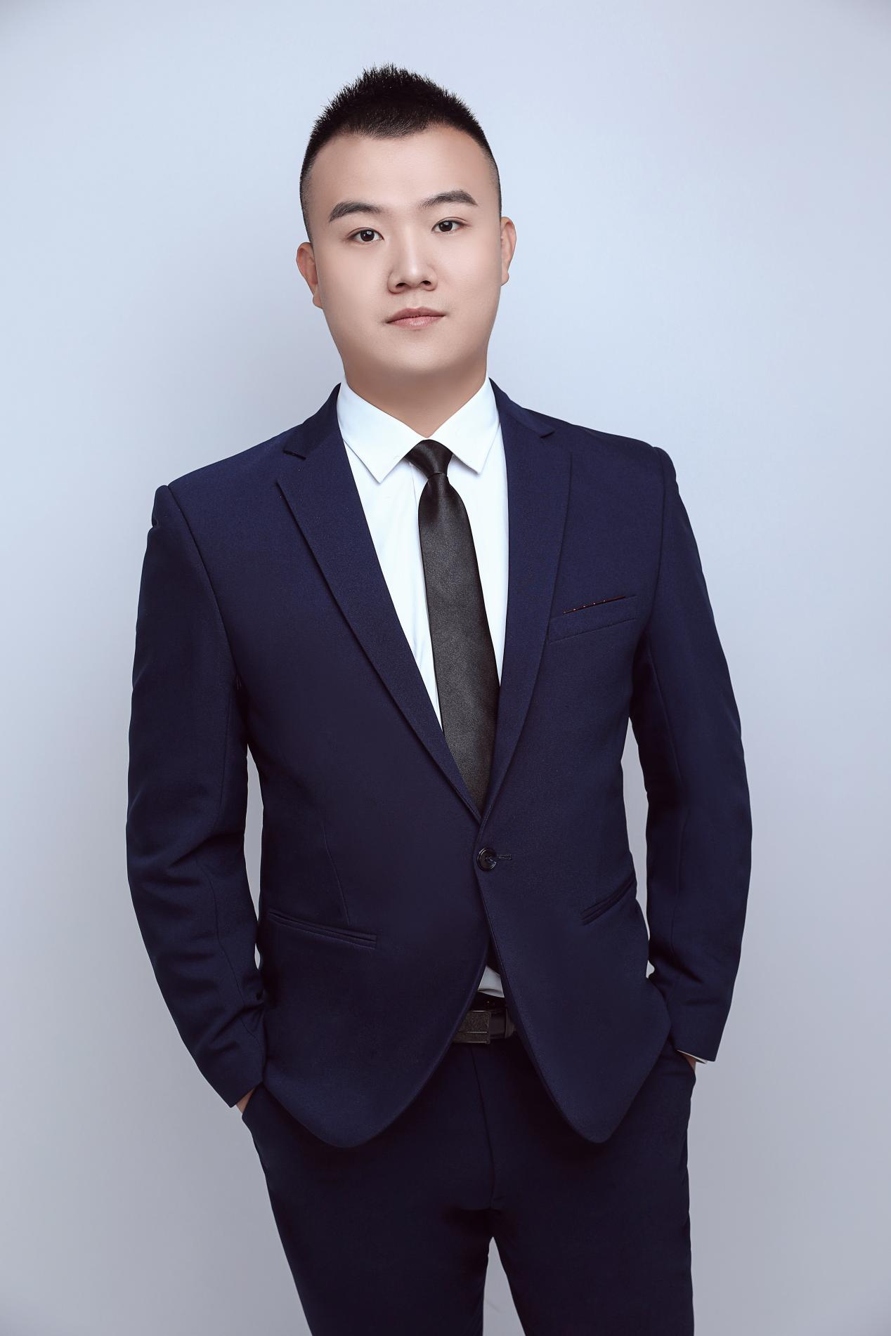 张朋老师照片